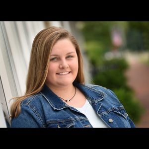 Meet your Posher, Alexis